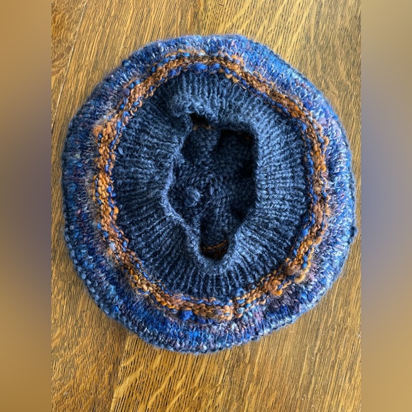 Hand spun wool, hand knit hat in beautiful colors of blue and rust. Beanie style - Picture 3 of 8